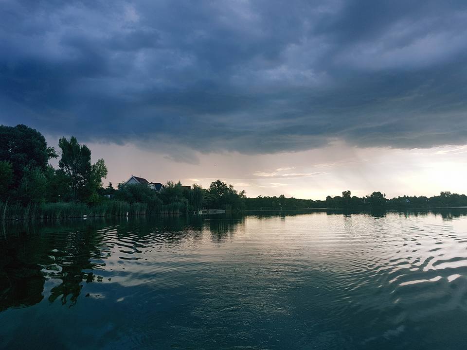 Foto jezera v Maďarsku